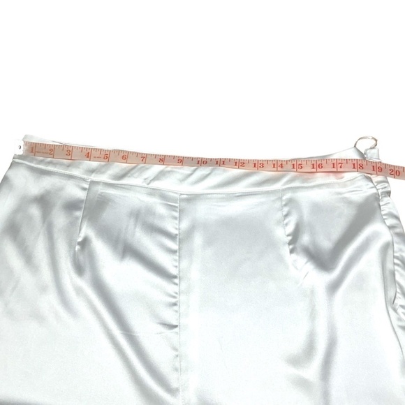 PRETTY LITTLE THING White Satin Wide Leg Flowy Pants Side Zip Close Us Sz 16 - Picture 6 of 10